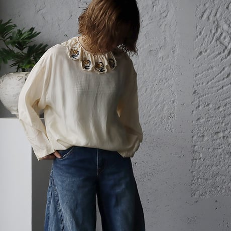 TOWAVASE Volant bijou blouse (ivory)