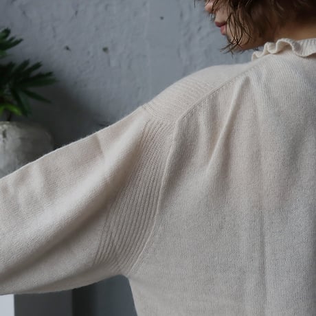 TOWAVASE Volant cashmere pullover (ivory)