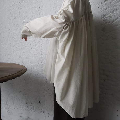 .less back gather blouse (biege)
