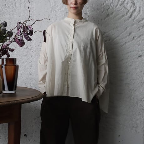 .less back gather blouse (biege)