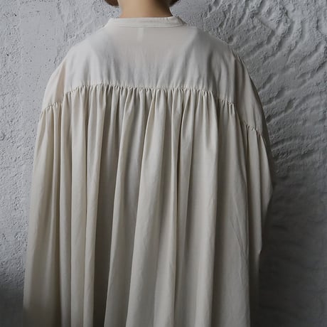 .less back gather blouse (biege)