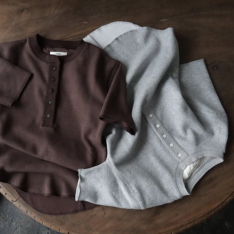 ànuke halfsleeve henley tops (brown/gray)