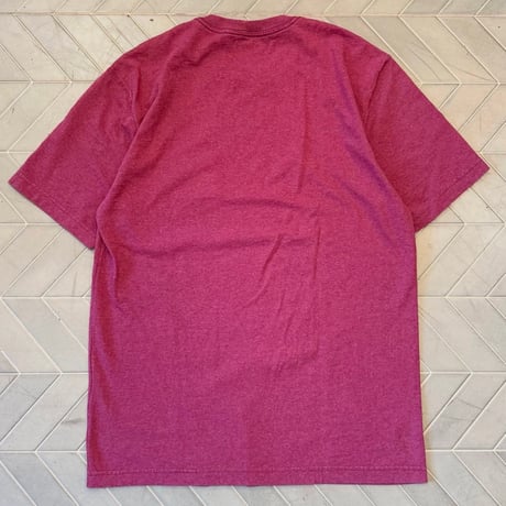 carhartt 胸ポケット付きTシャツ