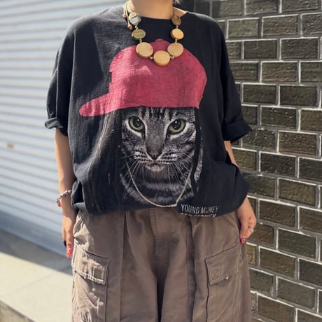 THE MOUNTAIN HIPHOPネコプリントTシャツ