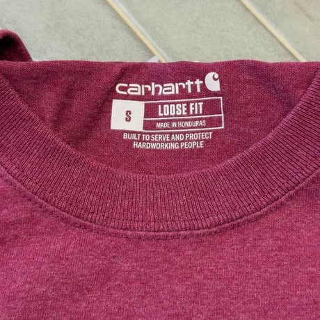 carhartt 胸ポケット付きTシャツ