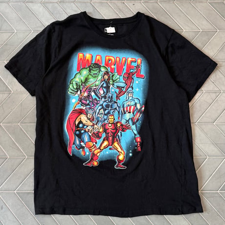 MARVEL スプレーアート調Tシャツ