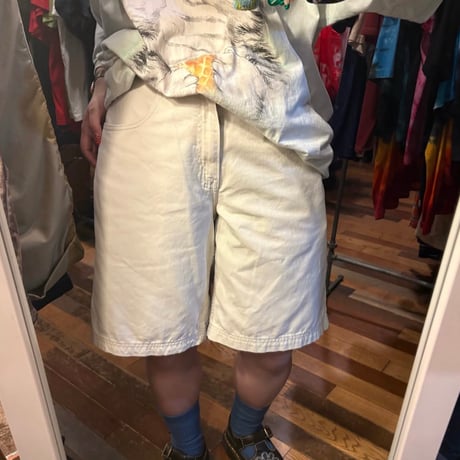 Levi’s ホワイト ペインターショーツ