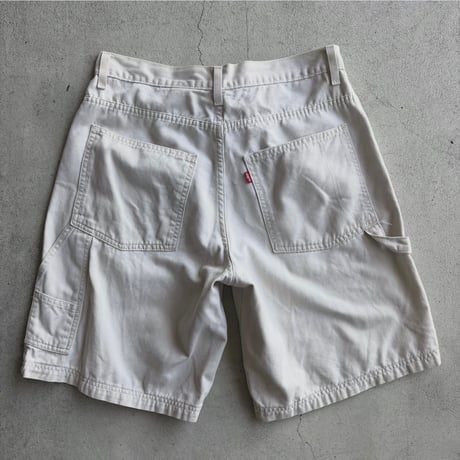 Levi’s ホワイト ペインターショーツ