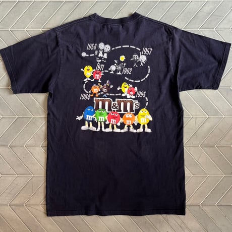 M&M’sバックプリントTシャツ