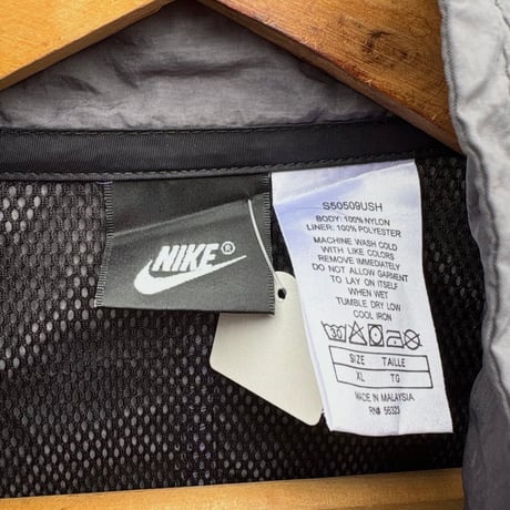 NIKE ナイロンジャケット