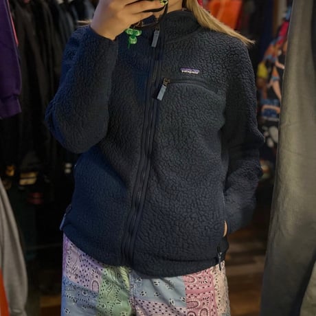 patagonia レトロパイルフーディー