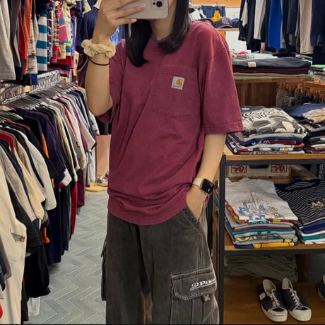 carhartt 胸ポケット付きTシャツ