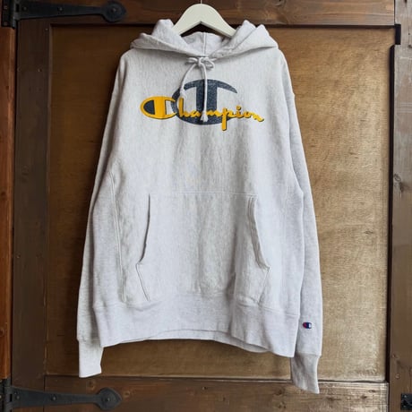 champion reverse weave デザインロゴパーカー