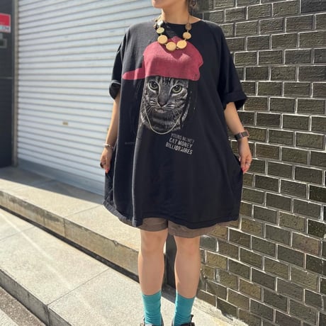 THE MOUNTAIN HIPHOPネコプリントTシャツ