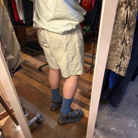 Levi’s ホワイト ペインターショーツ