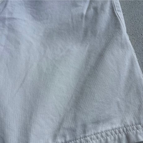 Levi’s ホワイト ペインターショーツ