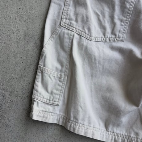 Levi’s ホワイト ペインターショーツ