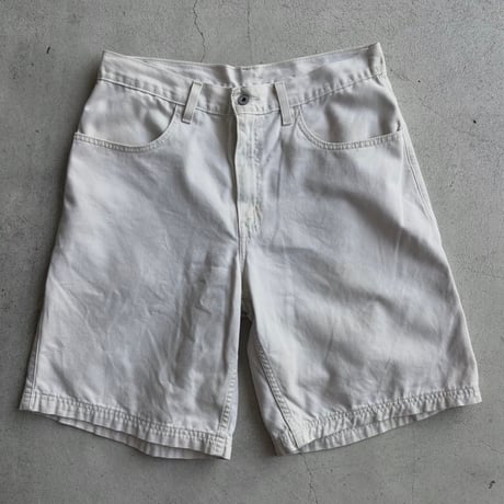 Levi’s ホワイト ペインターショーツ