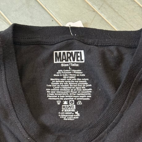 MARVEL スプレーアート調Tシャツ