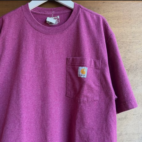 carhartt 胸ポケット付きTシャツ