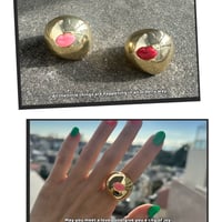 Gold ring w lips
