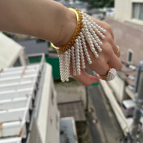Draping Pearl bangle