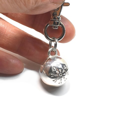 鈴 花の刻印模様 キーホルダー silver製