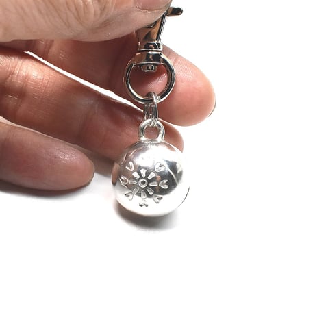 鈴 花の刻印模様 キーホルダー silver製