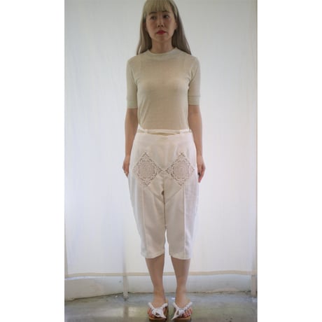 LACE BLOCK SOIL CAPRI PANTS
