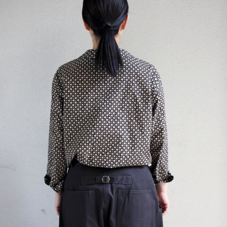 **またまた再々入荷** homspun ホームスパン　小花プリントフラットカラーブラウス　#ブラック、ベージュ、ホワイト　【送料無料】