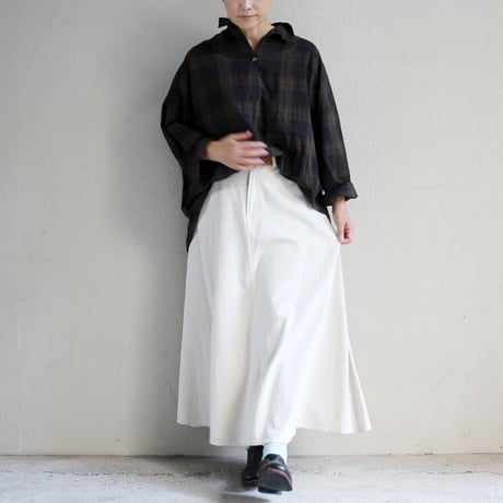 TRAVAIL MANUEL トラバイユマニュアル　ダークマドラススキッパーシャツ　#オリーブ