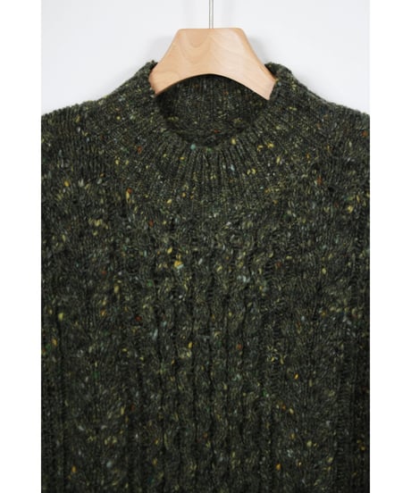 kn-01G / green sweater