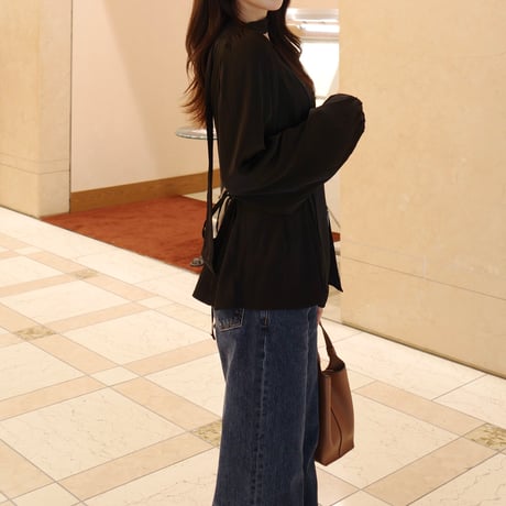balloon sleeve bowtie blouse