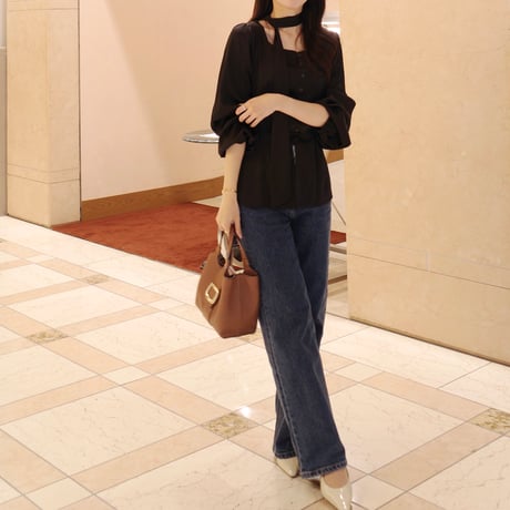 balloon sleeve bowtie blouse