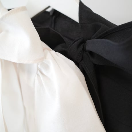 【9/17再入荷】side ribbon peplum blouse