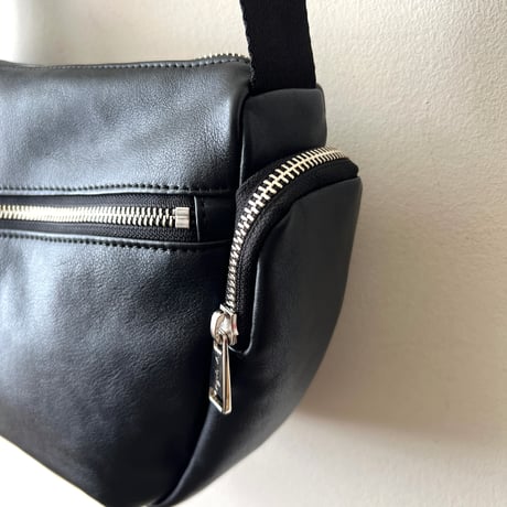 agne's b. VOYAGE レザーショルダーBag