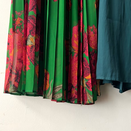 Asymmetry Design Flower Pattern Long Pleats Skirt