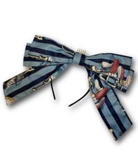 Perla nell' ostrica　2026P-AC  Alice in Wonder Glyph 2Way ribbon（Sax Blue）
