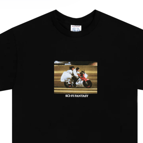 SCI-HI FANTASY A MOMENT OF ROMANCE TEE - BLACK