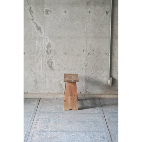 台　Wooden stand