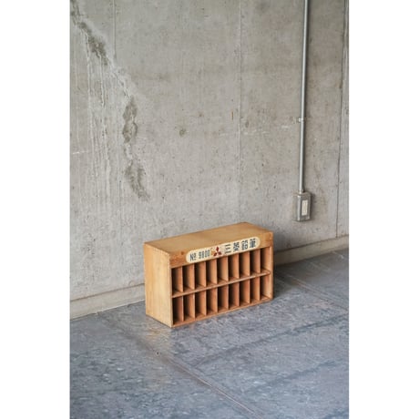 棚　Wooden shelf
