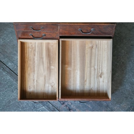 引き出し棚　Drawer