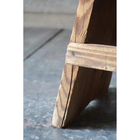 台　Wooden stand