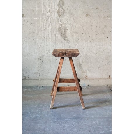 鞍掛　Wooden stand