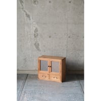 ガラス戸棚