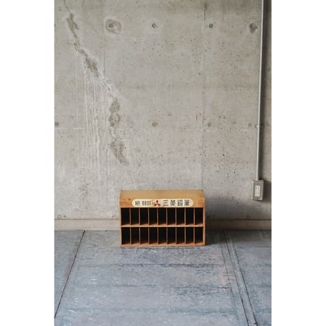 棚　Wooden shelf