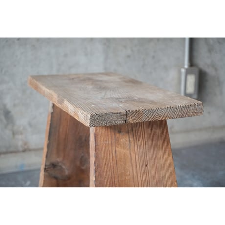 台　Wooden stand