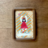 【期間限定販売＊送料800円込】ホリベクミコ額装絵画作品「女の子と猫とちょう（ベージュ）」（にゃ！カードのおまけつき）