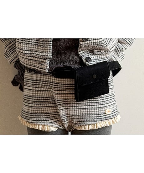 予約Elly Molly Haas Wool short pants