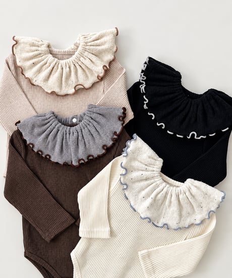 即納Piping Frill Pile Bib